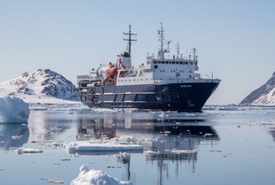 Plancius-polar-arctic-greenland-wildlife-vessel-ship-Dennis-Imfeld.jpg